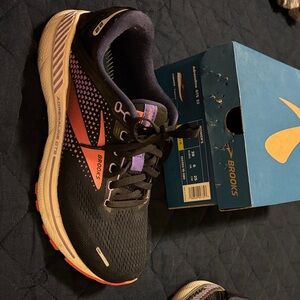 Brooks Black and Purple Women's Sneakers